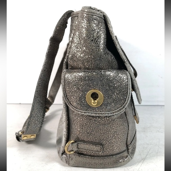 YVES SAINT LAURENT
Leather Medium Besace Flap metallic silver - Picture 4 of 11